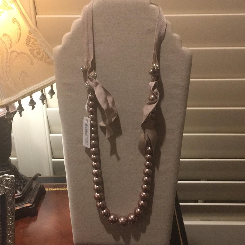 Blush:Taupe. Pearl Necklace